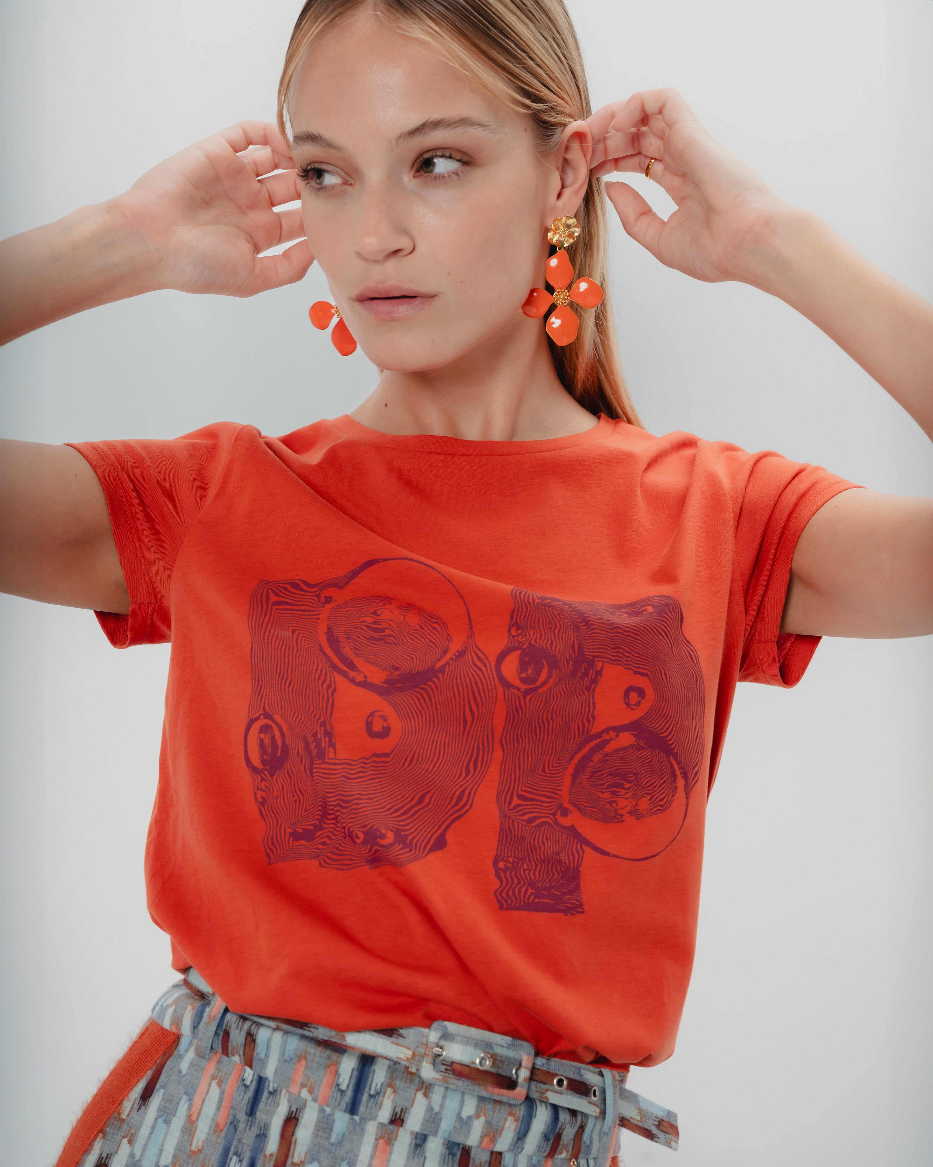 Camiseta Naranja Vibrante Dolores Promesas